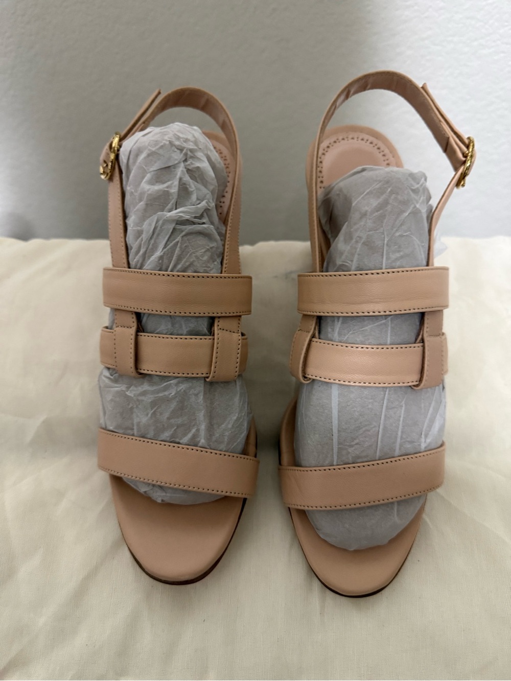 Manolo Blahnik Nude Leather Strappy Slingback Sandals 

Never worn
Size: 39